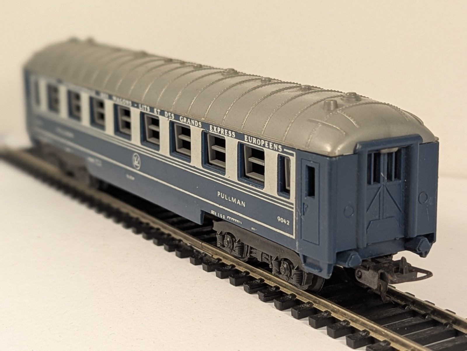 Lima AQ136 OO Gauge CIWL Pullman Coach