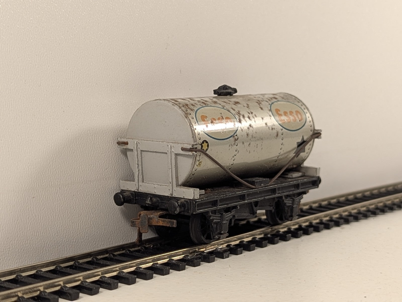 Hornby Dublo 32081 OO Gauge Silver Esso Petrol Tank Wagon - Boxed