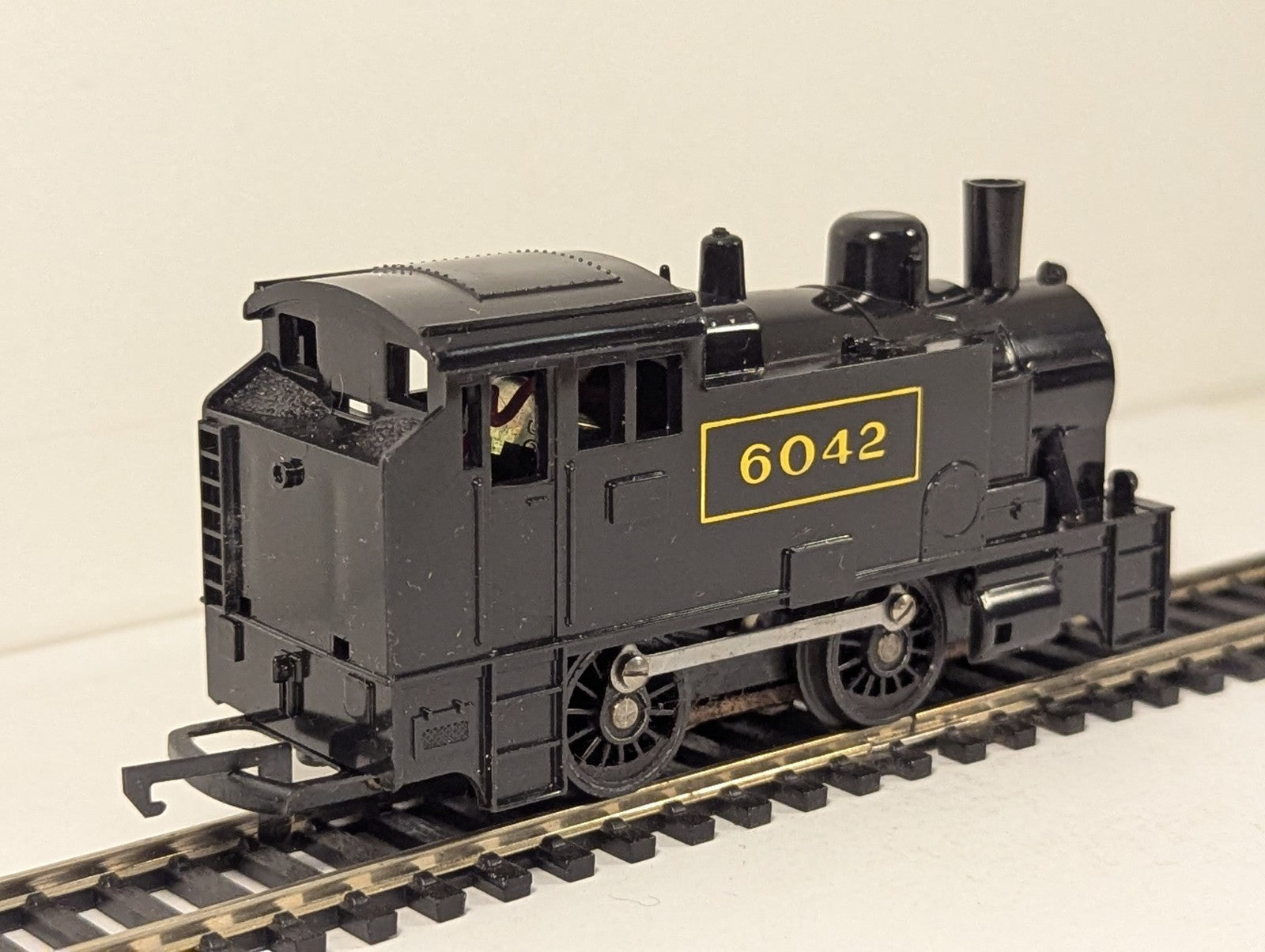 Hornby OO Gauge 0-4-0 Tank Locomotive Steam Locomotive 6042 Black