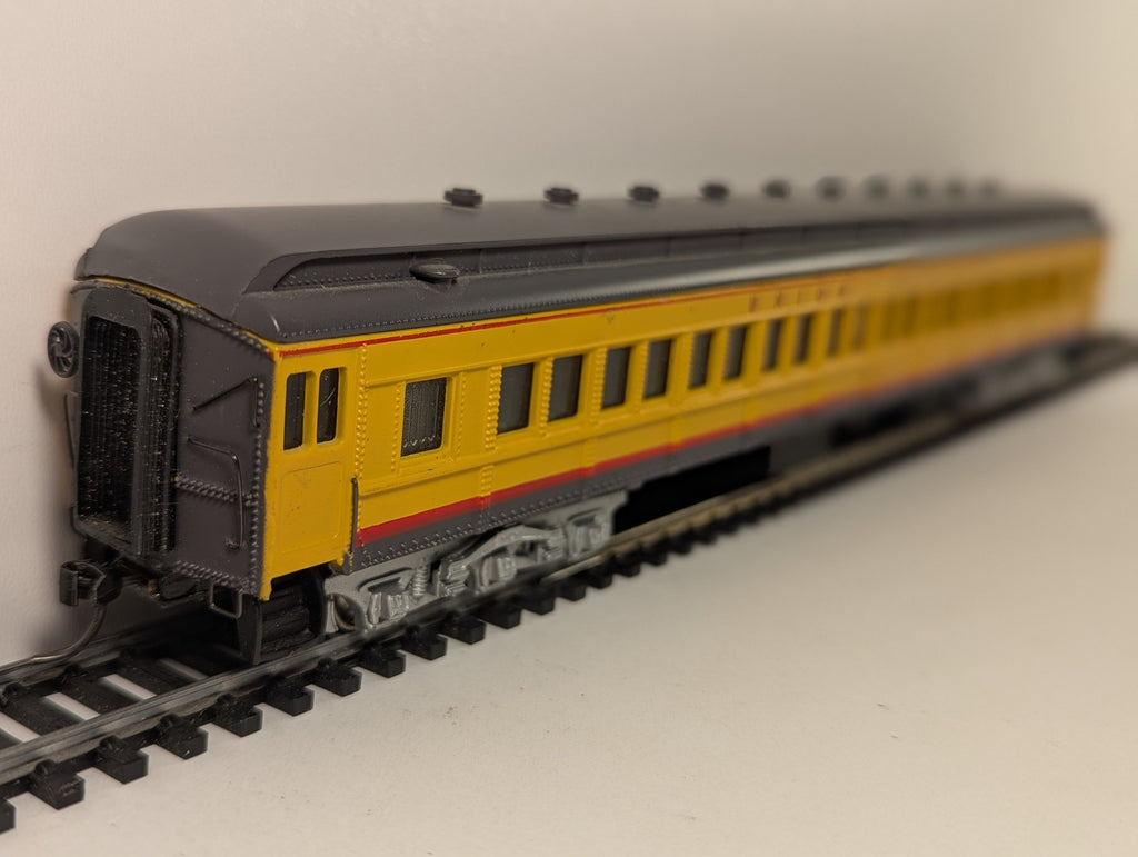 Bachmann Spectrum HO Gauge Heavyweight Coach Passenger Coach 1114 Union Pacific