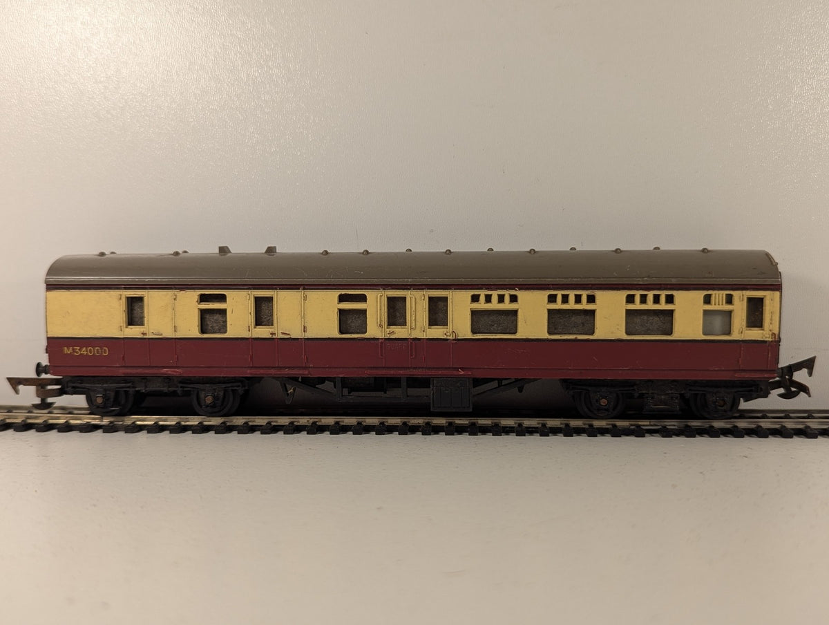 Tri-ang OO Gauge BR Crimson and Cream Coach Passenger Coach M34000