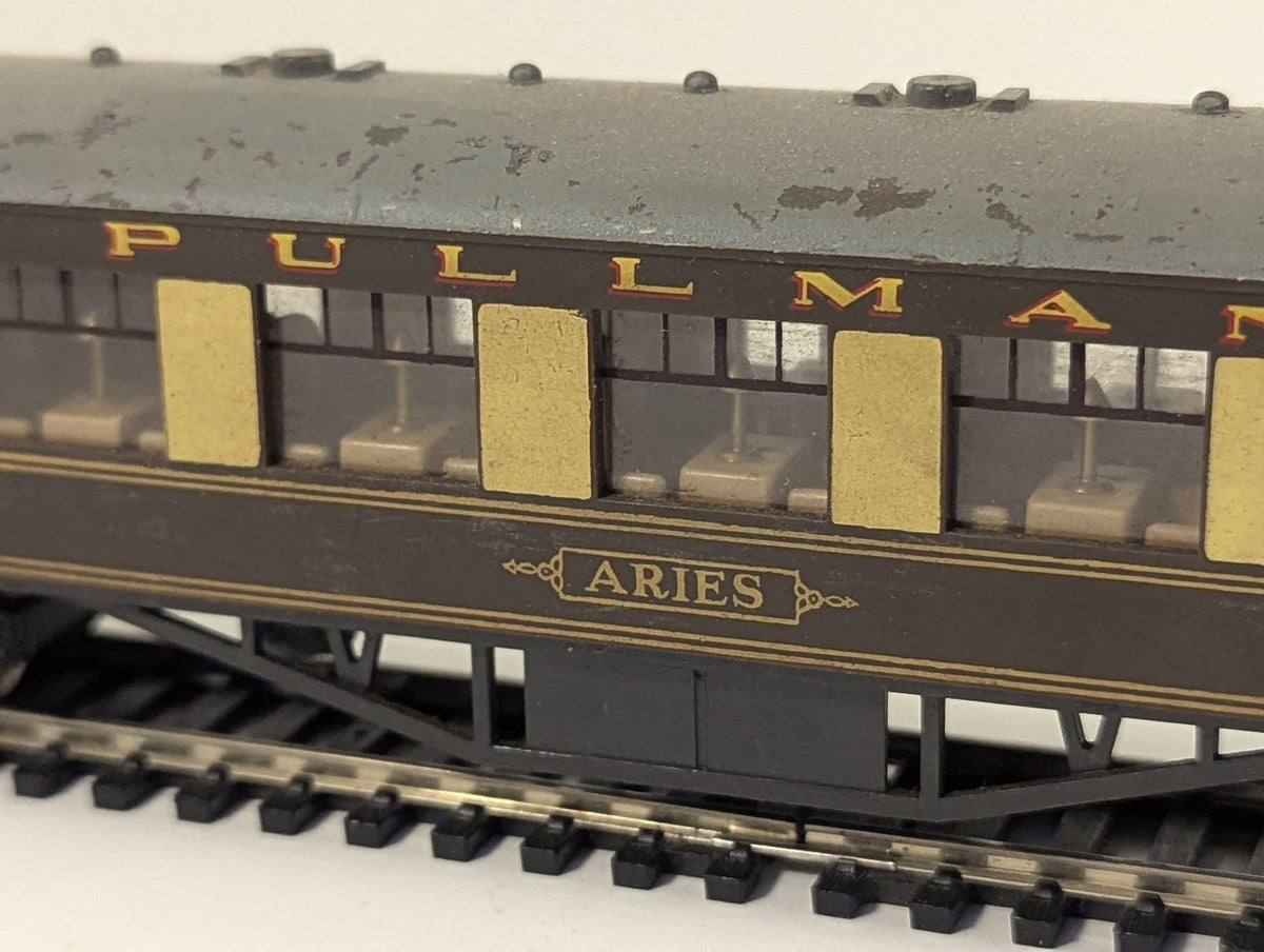 Wrenn OO Gauge Pullman Carriage 'Aries' Passenger Coach Pullman Brown & Cream