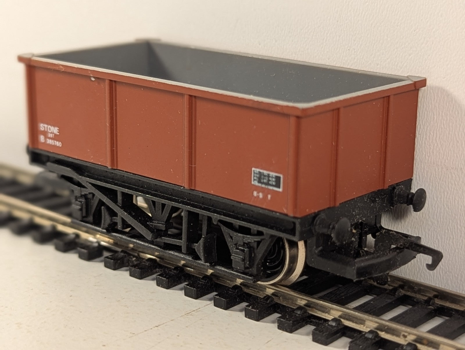 Hornby Railways OO Gauge 26T Stone Wagon Goods Wagon B385760 BR Bauxite