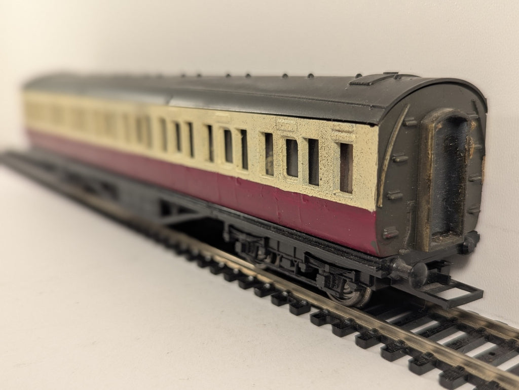 Graham Farish OO Gauge Suburban Compartment Coach Passenger Coach