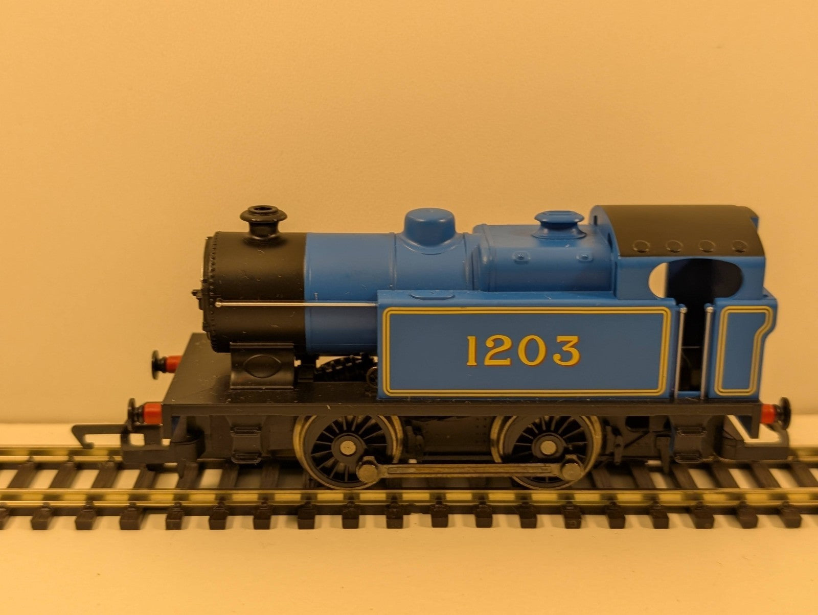 Hornby OO Gauge Class D Industrial 0-4-0T Steam 1203 Eastern Region Blue Livery