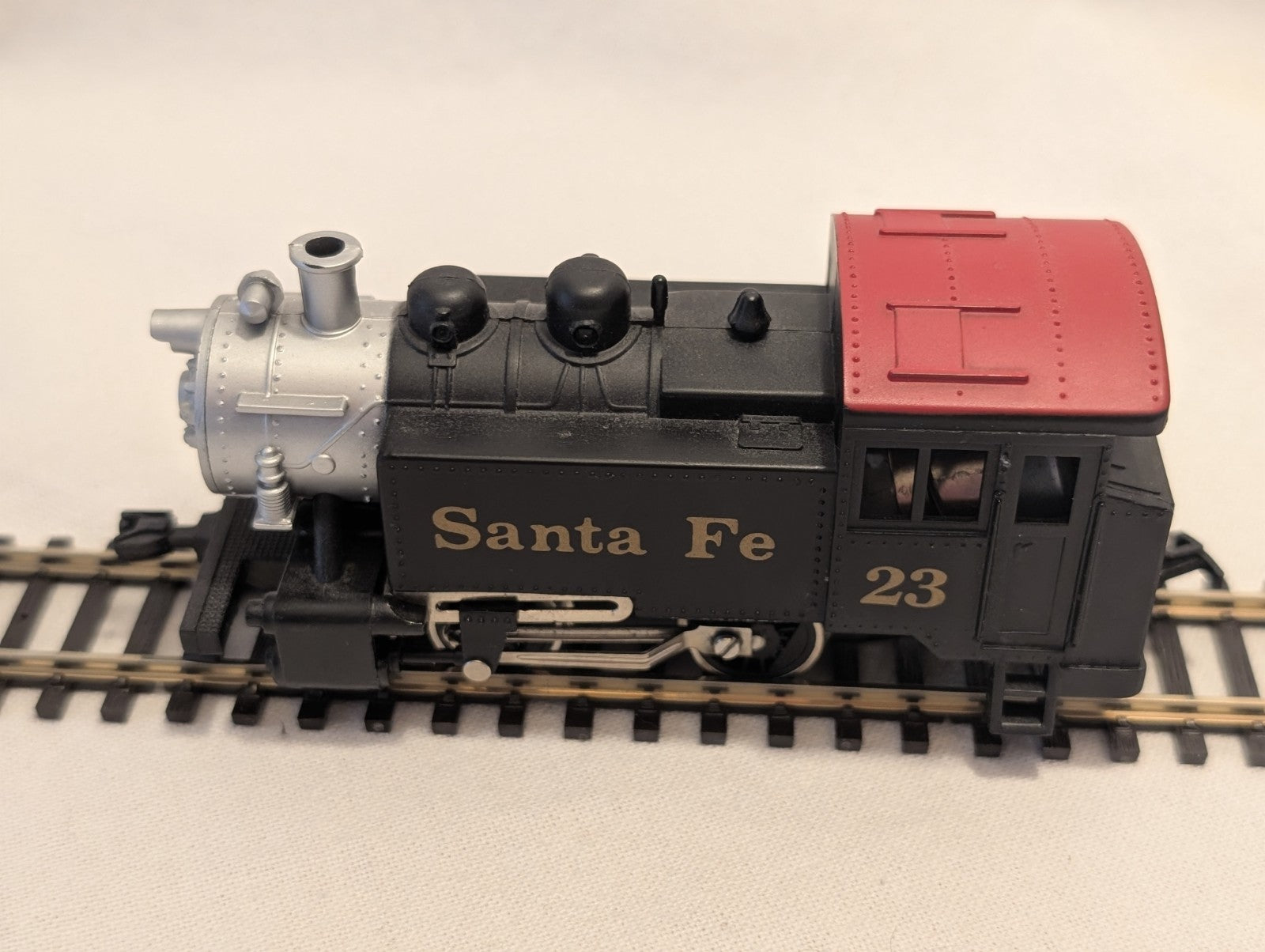 Model Power HO Scale Santa Fe 0-4-0 Tank Switcher – Working Lights