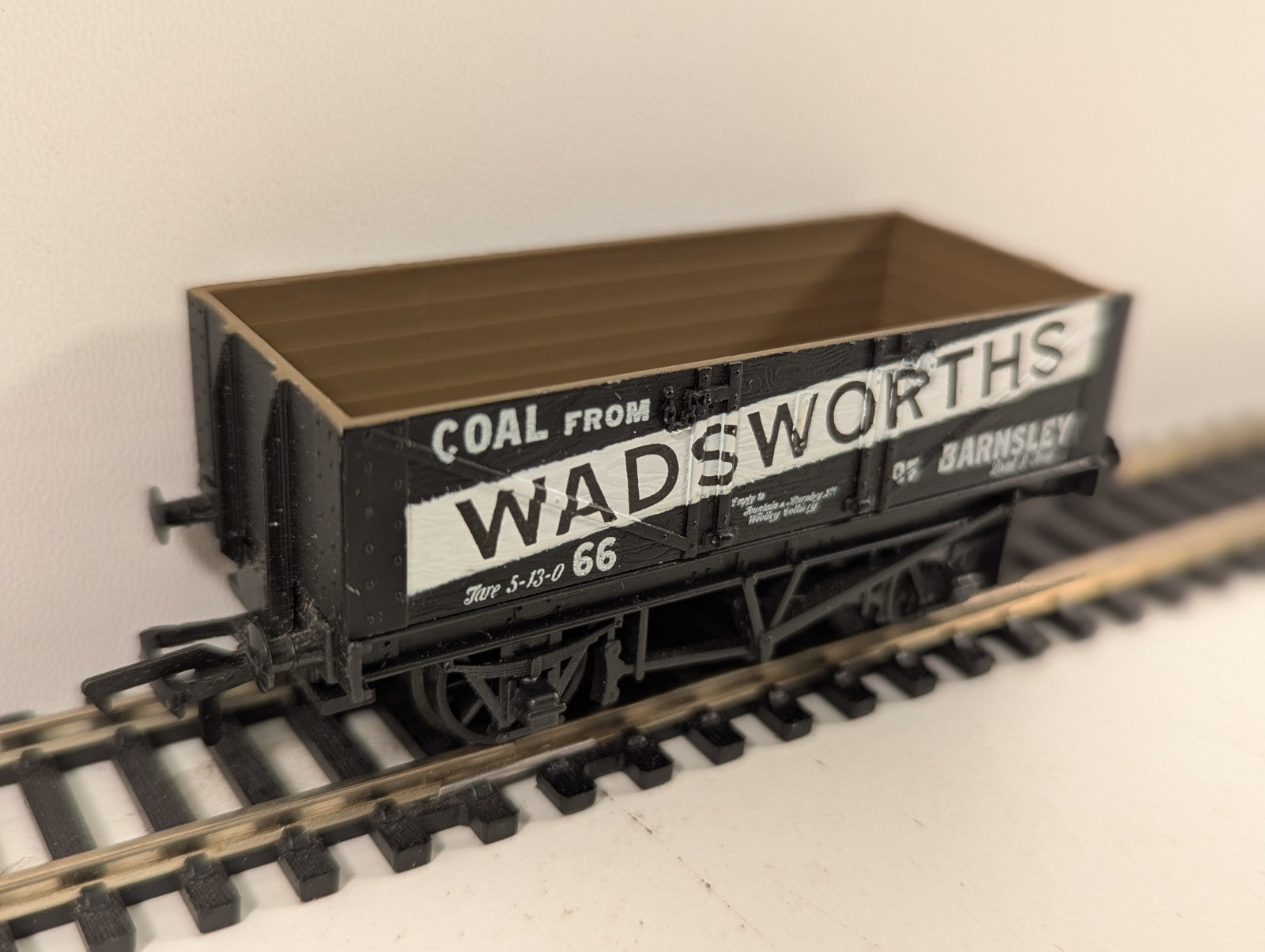 Mainline Railways OO Gauge 5 Plank Wagon Wadsworths of Barnsley