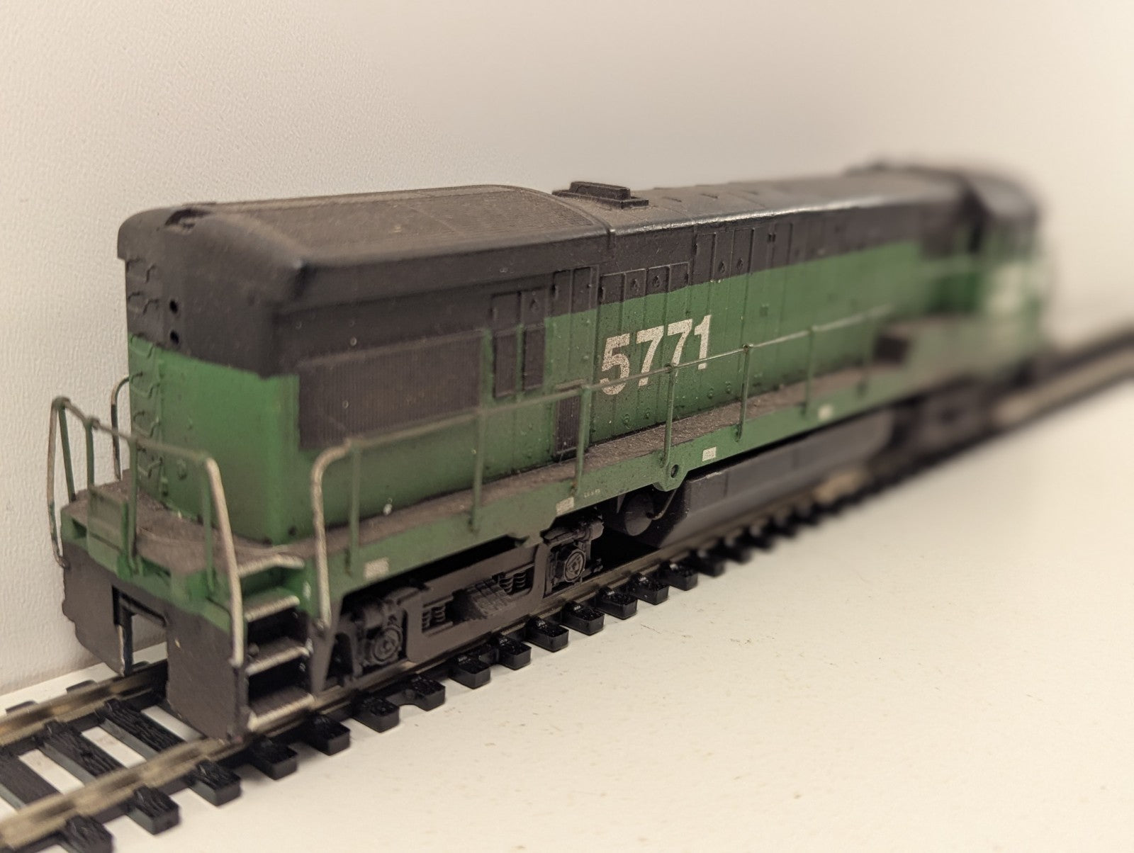 Atlas HO Gauge Burlington Northern GE U30B Dummy Diesel Locomotive