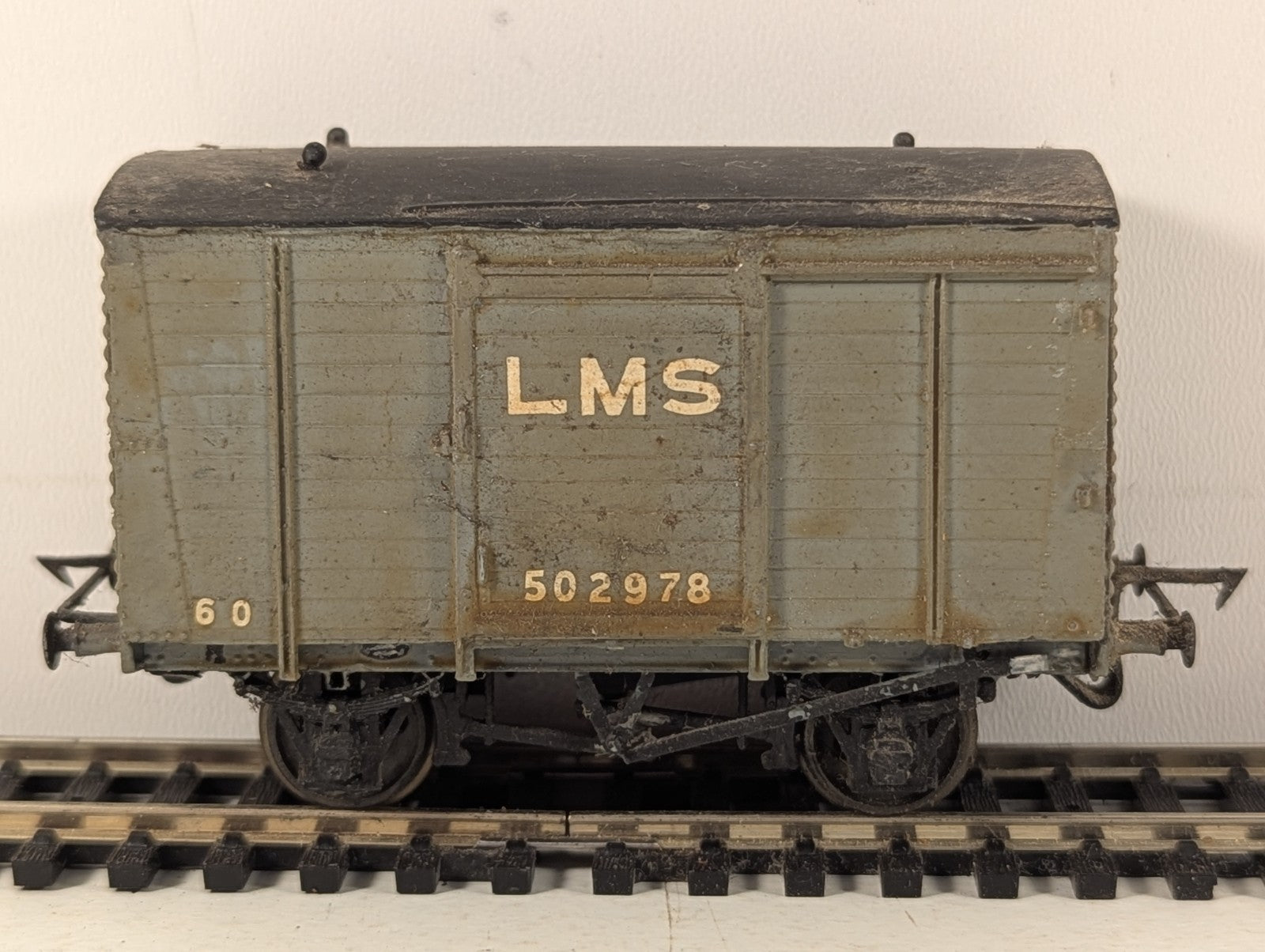 Kitbuilt OO Gauge LMS Ventilated Van Box Van 502978 LMS Grey 43