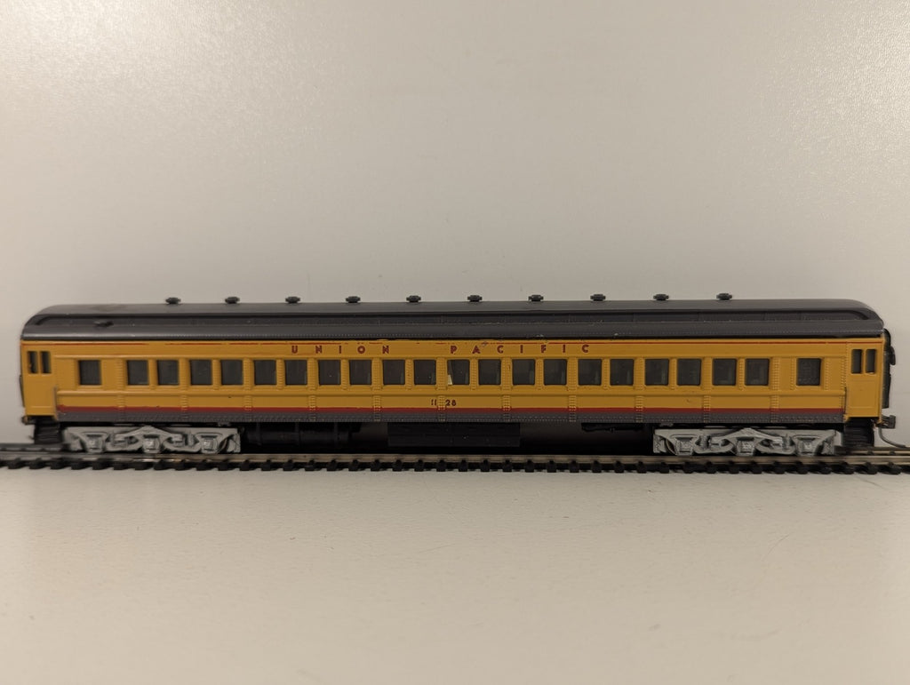 Bachmann HO Gauge Union Pacific Heavyweight Passenger Coach 1128