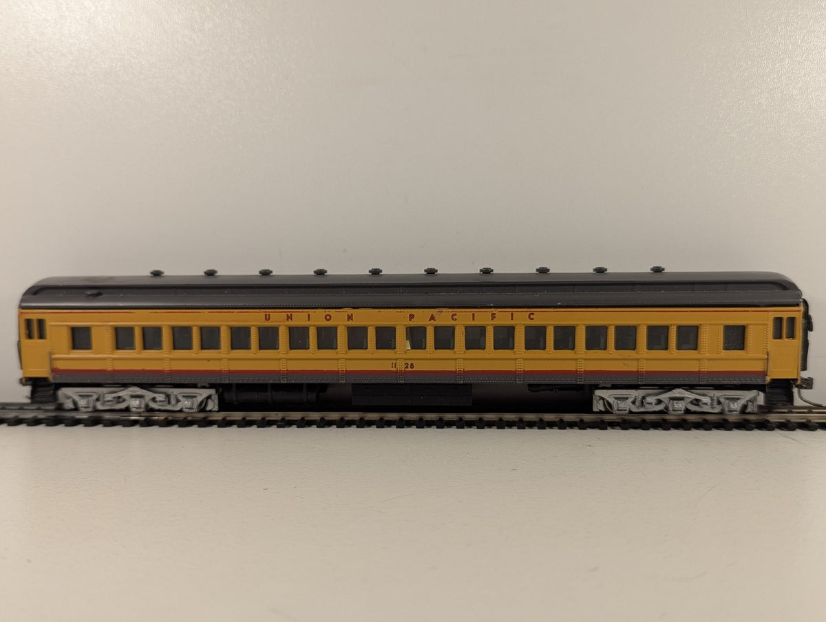 Bachmann HO Gauge Union Pacific Heavyweight Passenger Coach 1128