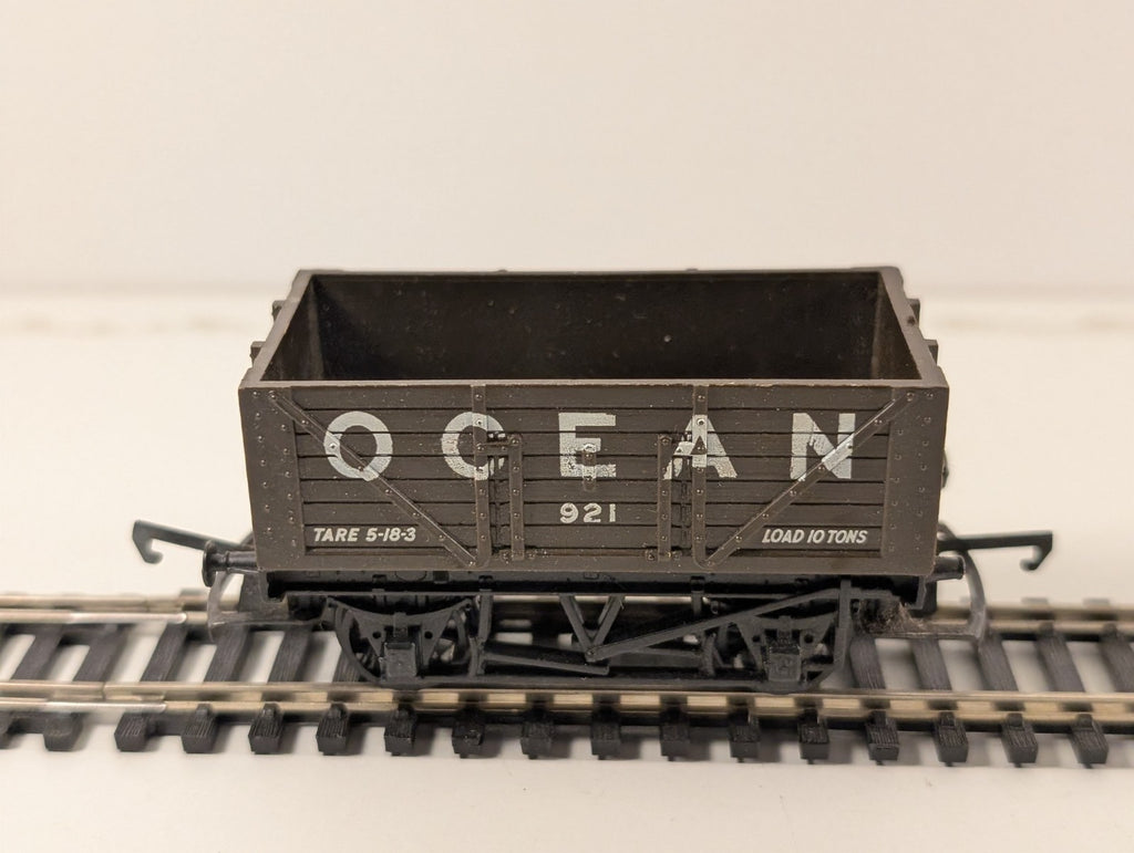 Hornby R204 Ocean 7-Plank Open Wagon – Missing Buffer