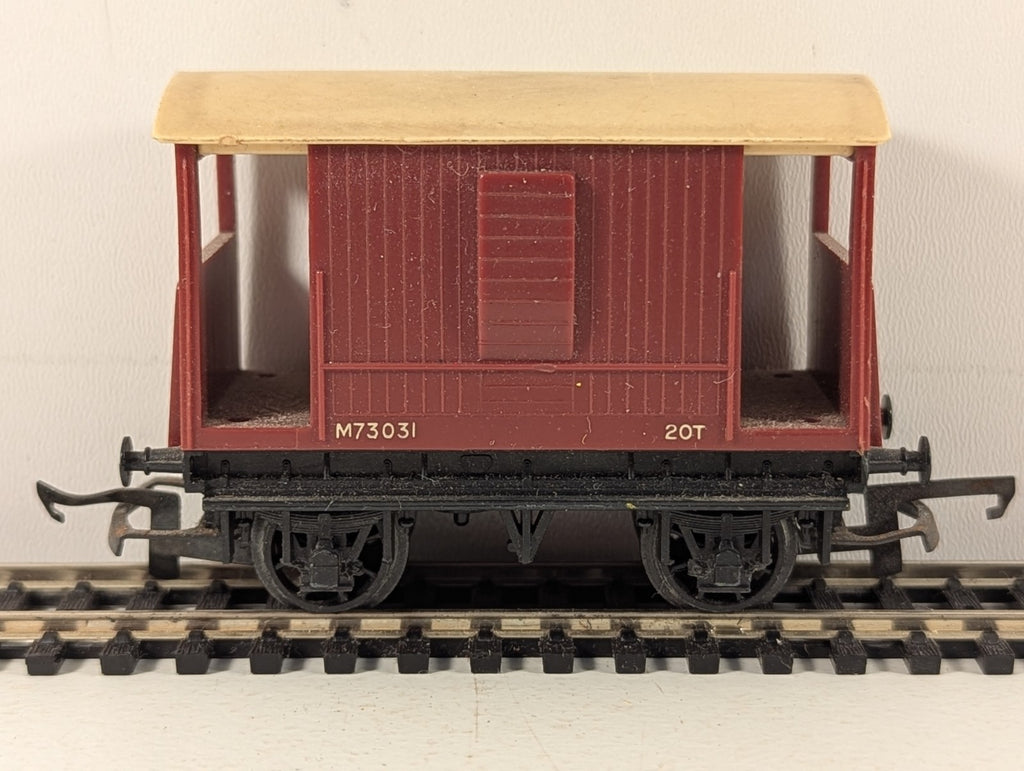 Tri-ang OO Gauge 20 Ton Brake Van M73031 BR Maroon