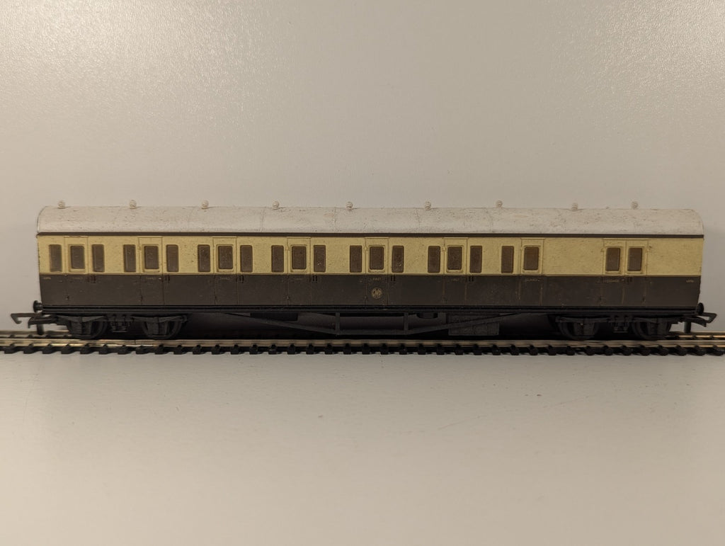 Mainline OO Gauge GWR Suburban Brake Coach Chocolate Cream