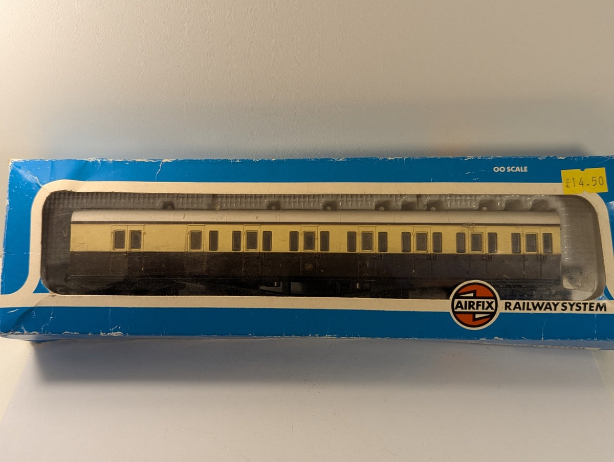 Airfix OO Gauge GWR Suburban Brake Coach (54250-0)