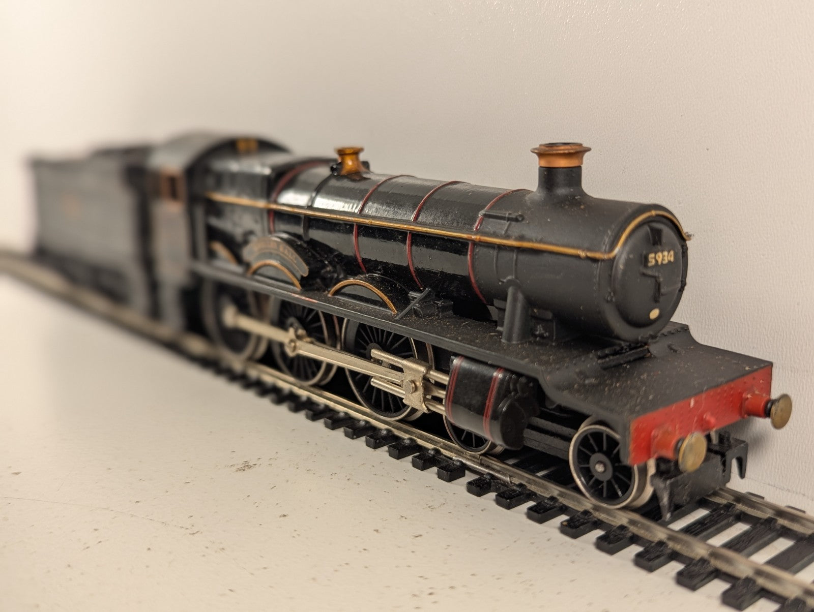 Hornby OO Gauge GWR Class 4900 'Hall' Class 4-6-0 'Kneller Hall'