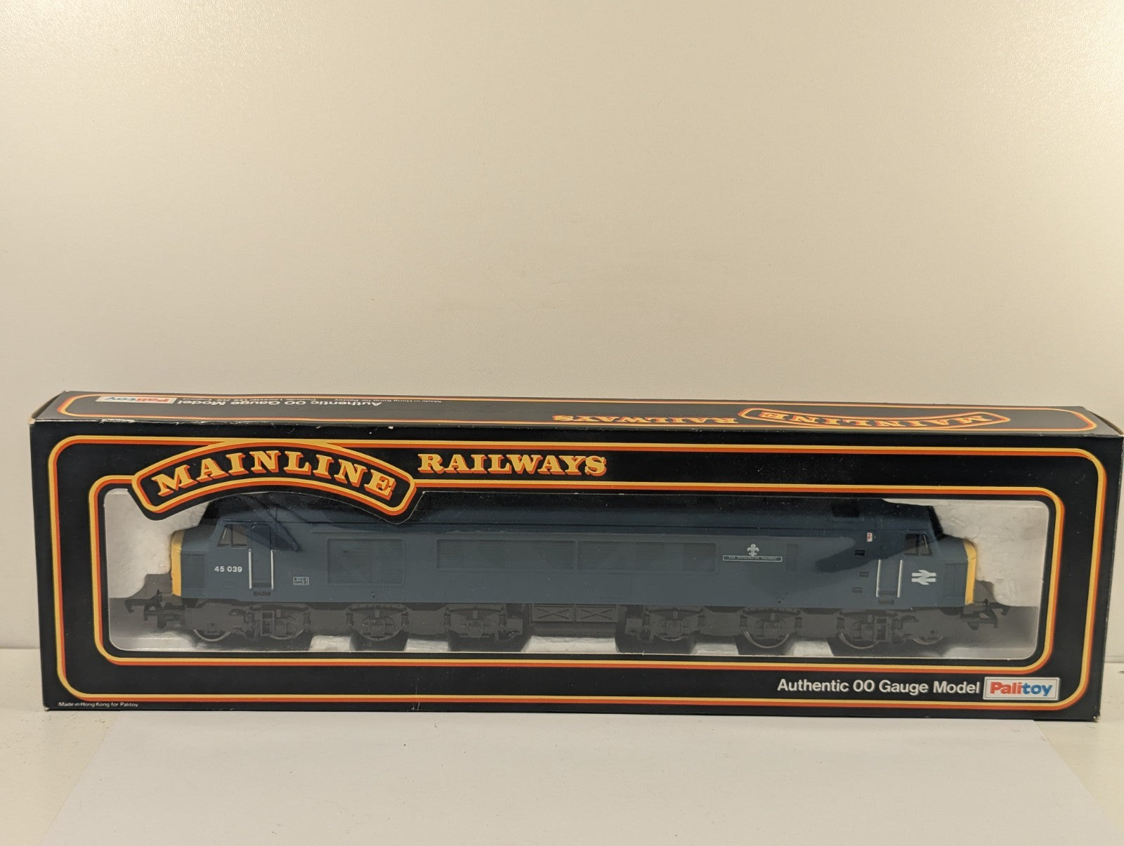 Mainline OO Gauge BR Blue Class 45 Diesel The Manchester Regiment