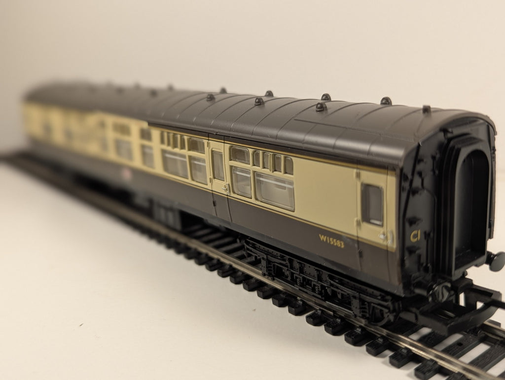 Hornby BR Mk1 Brake Standard Corridor (BSK) – W15583 – Chocolate & Cream
