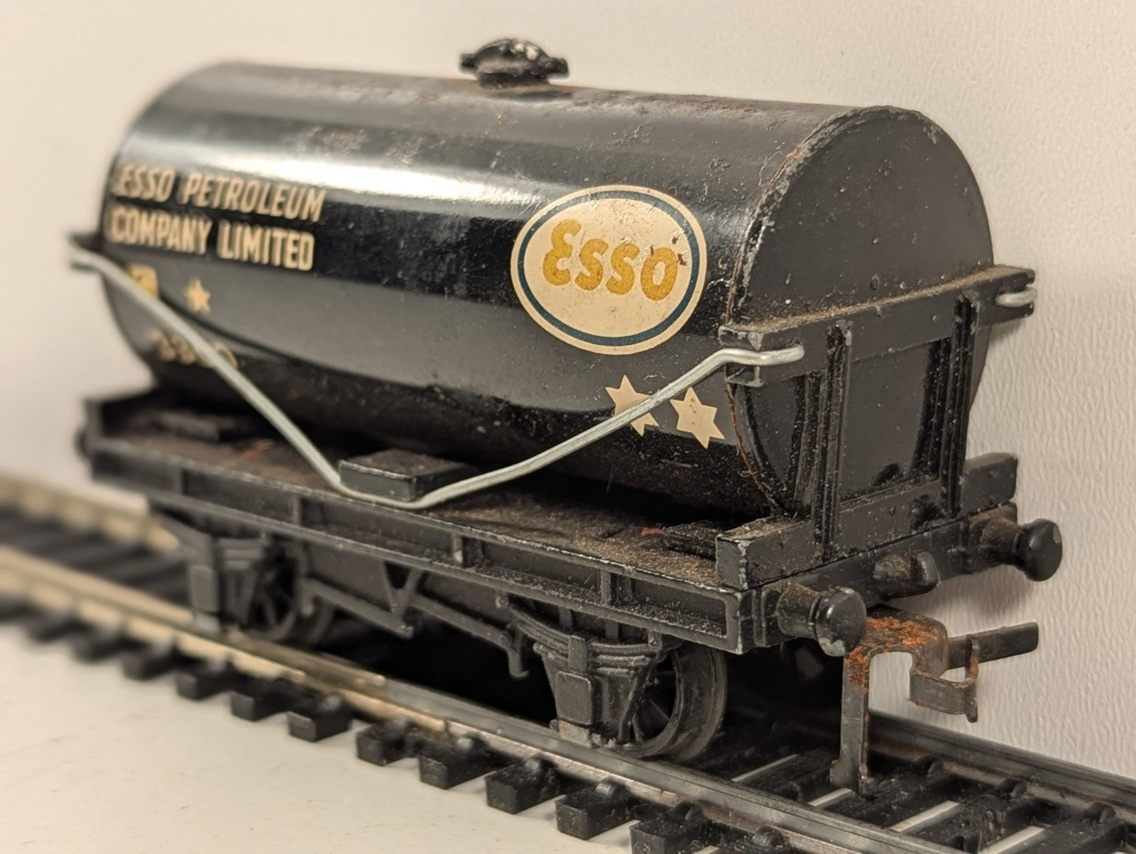 Hornby Dublo 4680 OO Gauge Esso Black Tank Wagon