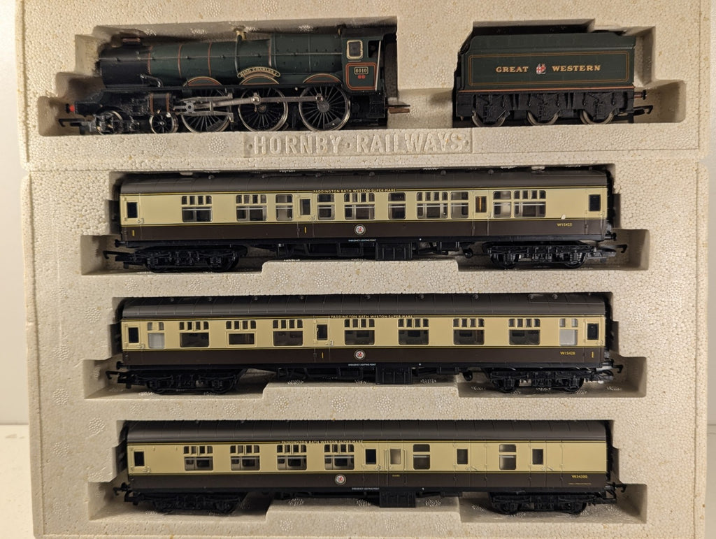 Hornby R2077 OO Gauge The Merchant Venturer Train Pack GWR King Charles I