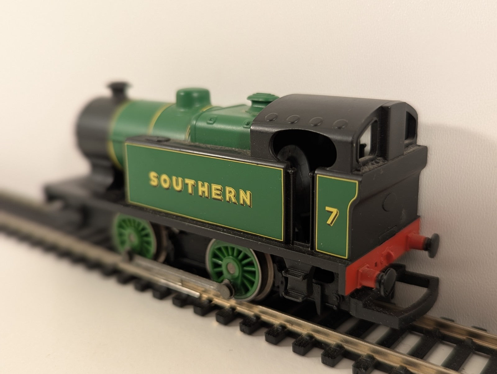 Hornby R2439 Southern 0-4-0T Industrial Locomotive – No. 7 – OO Gauge