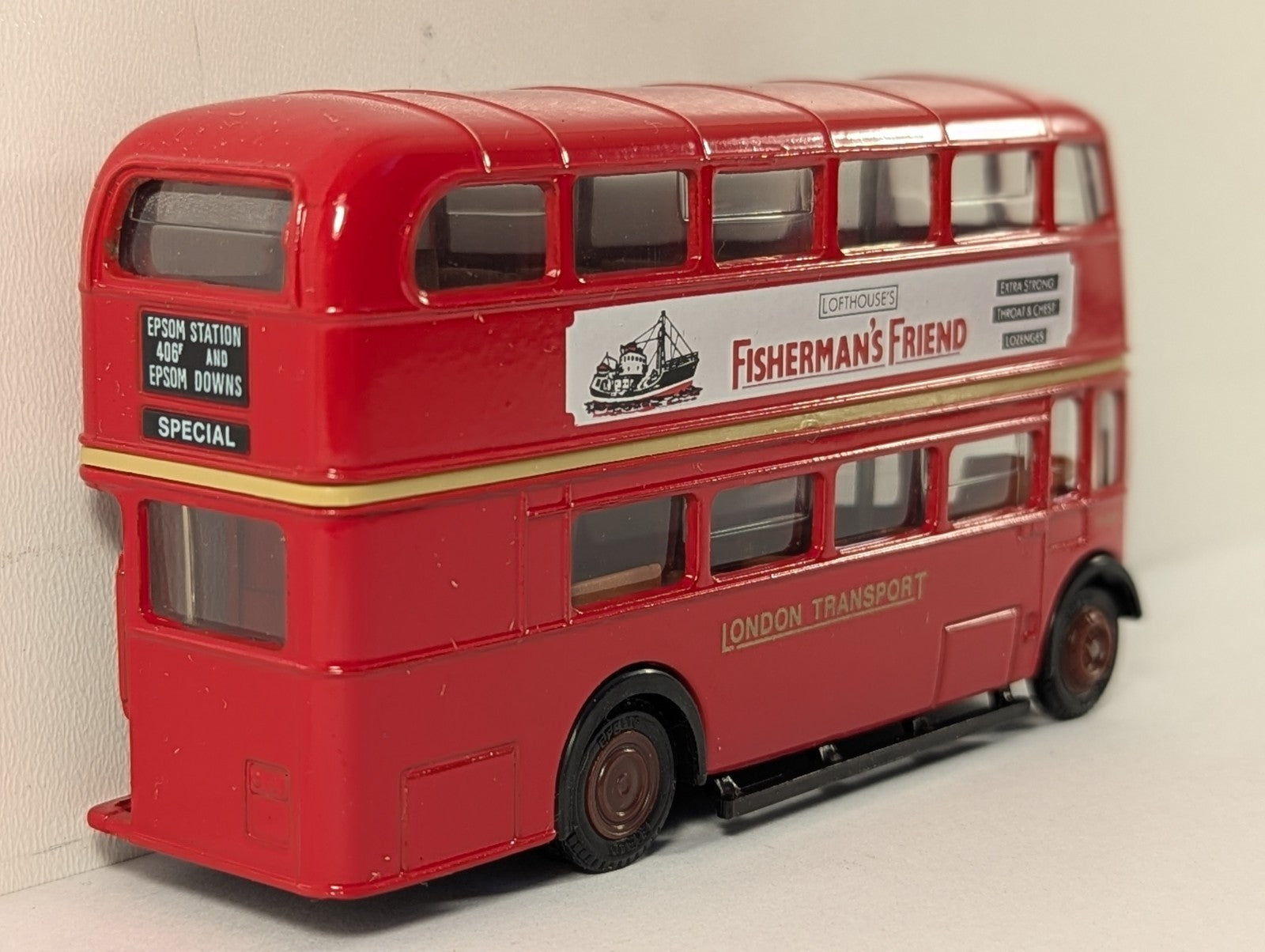 EFE OO Scale AEC Regent III RT Double Decker Bus Die-cast Model Bus