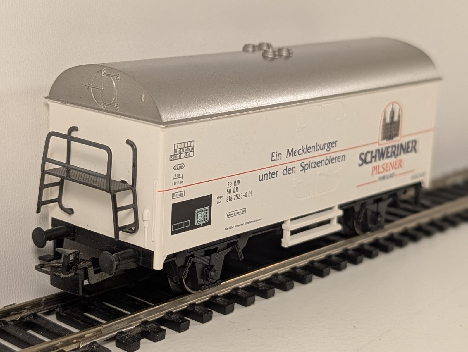 Märklin HO 4418 Schweriner Pilsener Refrigerator Wagon