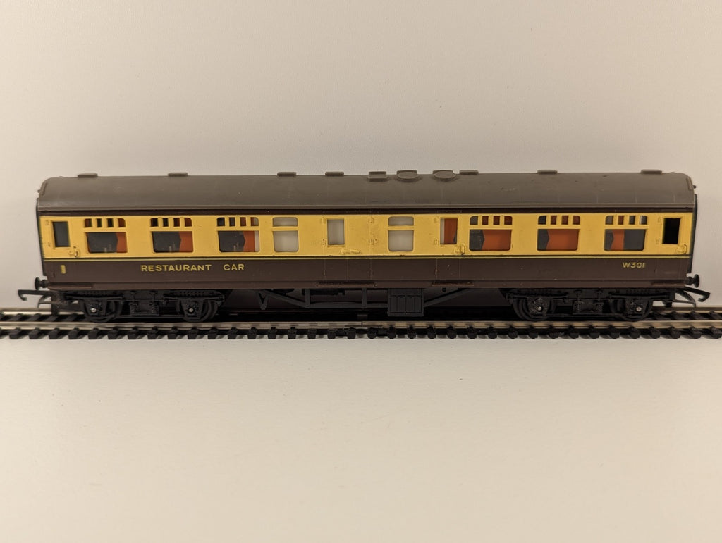 Tri-ang R331 OO Gauge W.R. Restaurant Car – No. W301
