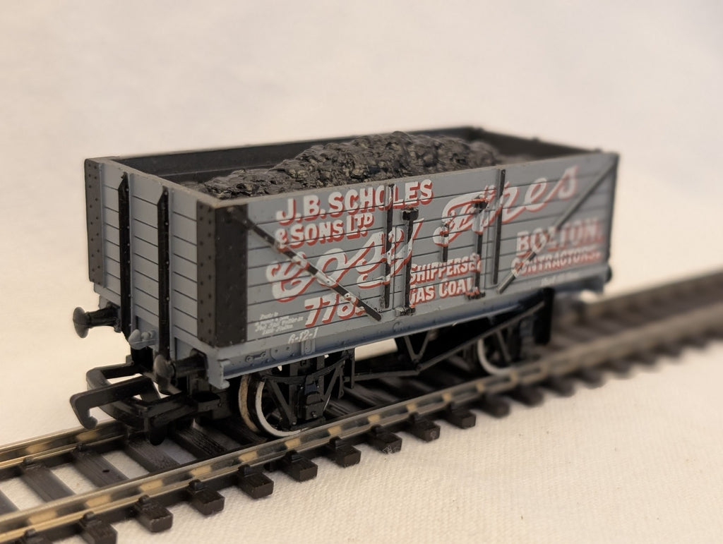 Bachmann OO Gauge 7 Plank Wagon J.B. Scholes & Sons Ltd 'Cosy Fires