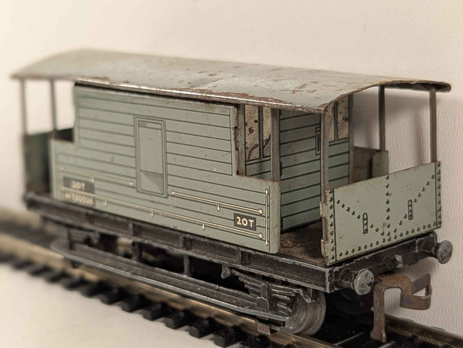 Hornby Dublo 32045 BR 20 Ton Goods Brake Van OO Gauge - Chipped Paint