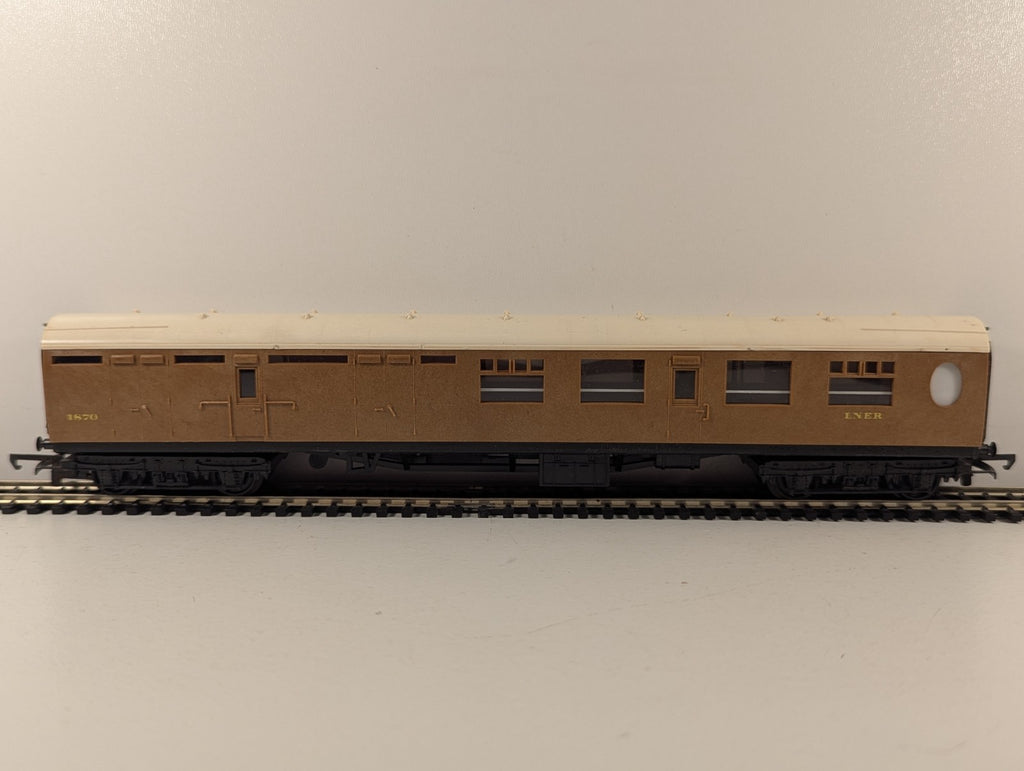 Tri-ang R746 OO Gauge LNER Teak Corridor Brake Coach
