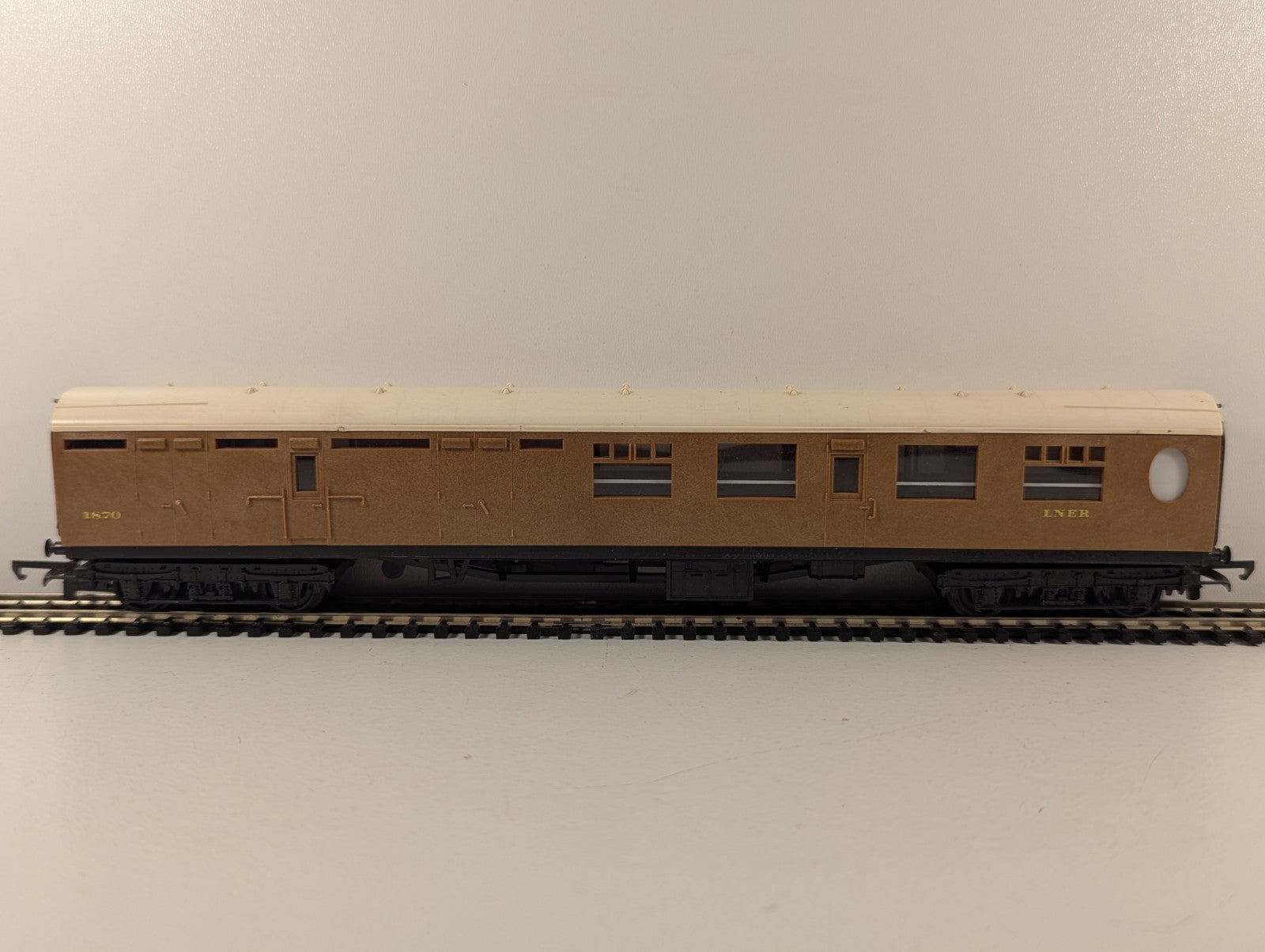 Tri-ang R746 OO Gauge LNER Teak Corridor Brake Coach