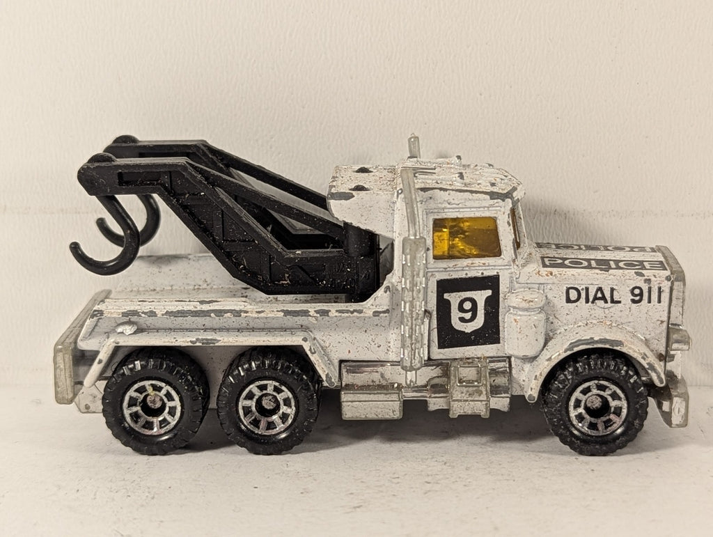 Matchbox Peterbilt Police Wrecker Tow Truck Die-cast Model 9 Police White