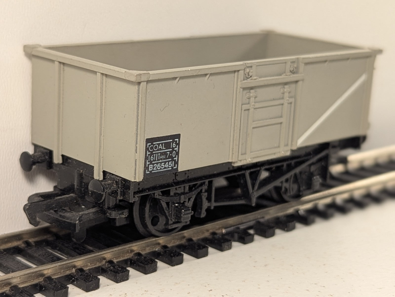Mainline British Railways 16-Ton Steel Mineral Wagon OO Gauge