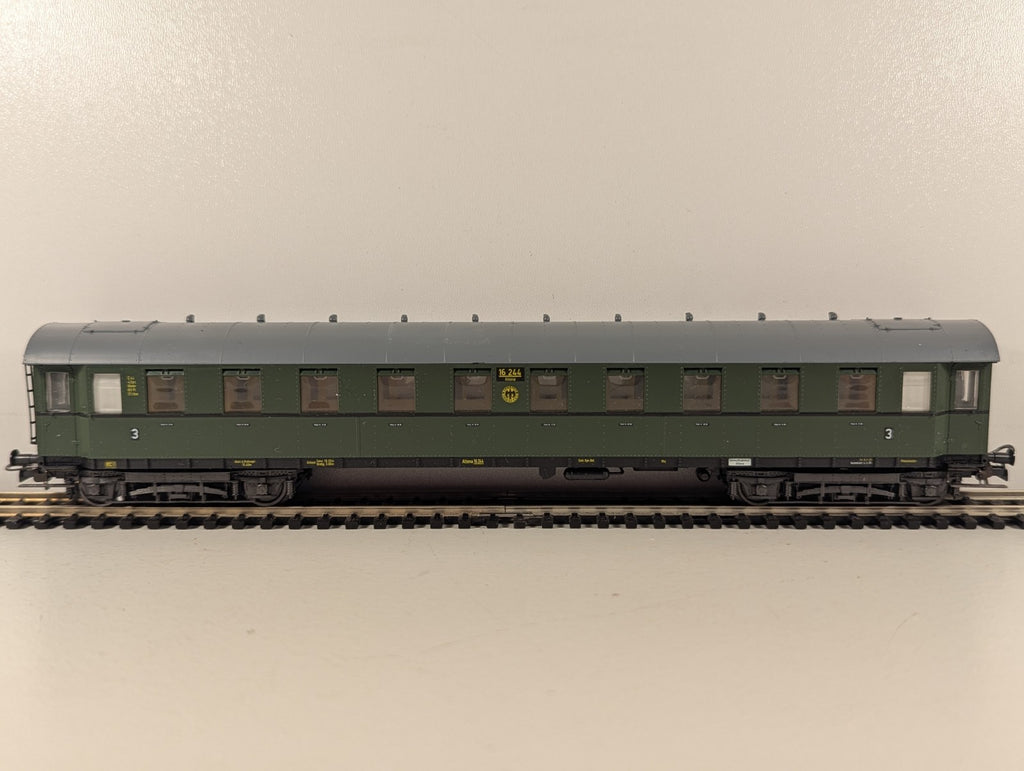 Liliput 843 02 HO Gauge DRG Third Class Passenger Coach - Boxed