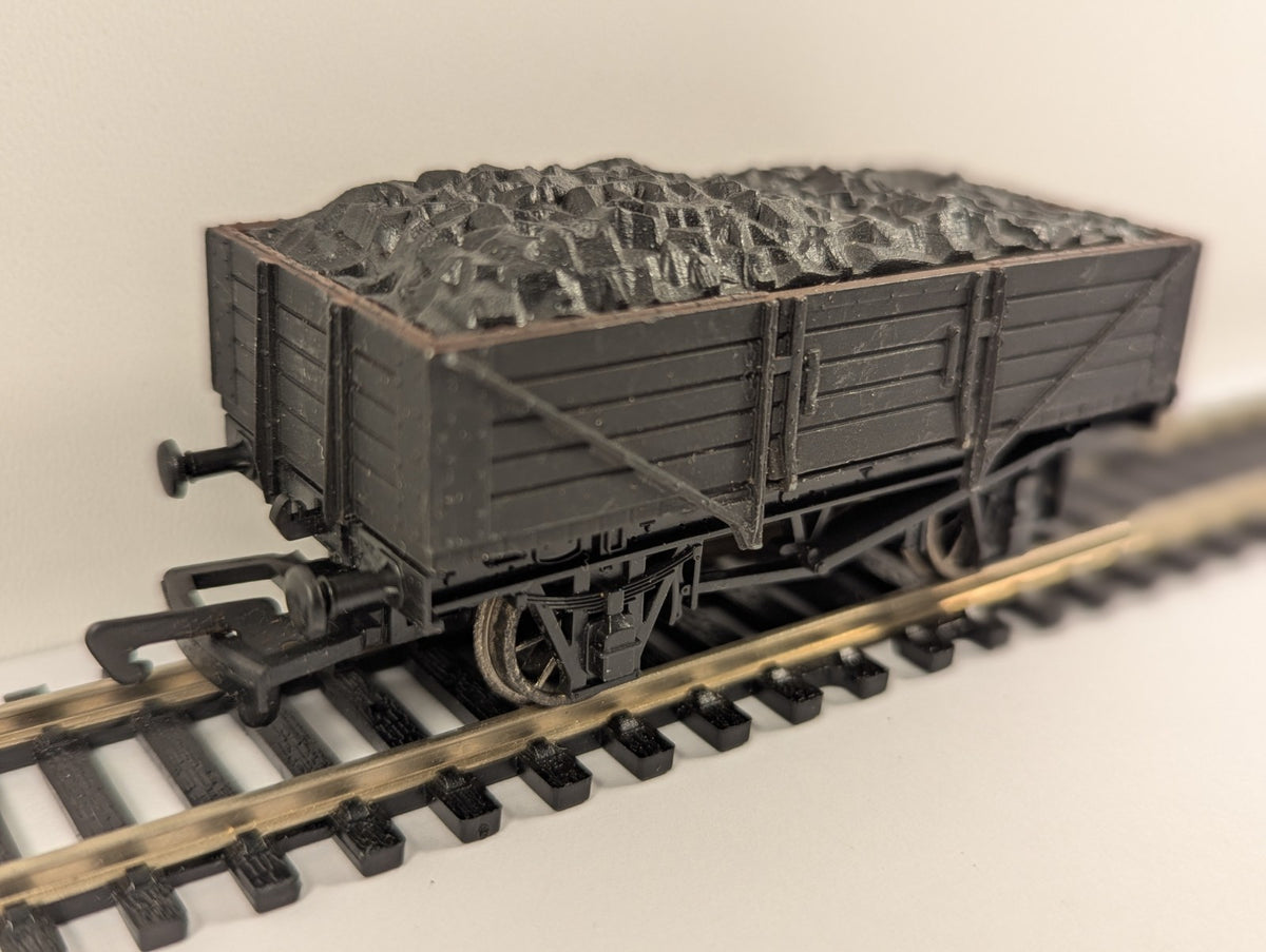 Dapol OO Gauge 7-Plank Open Wagon – Unpainted with Load