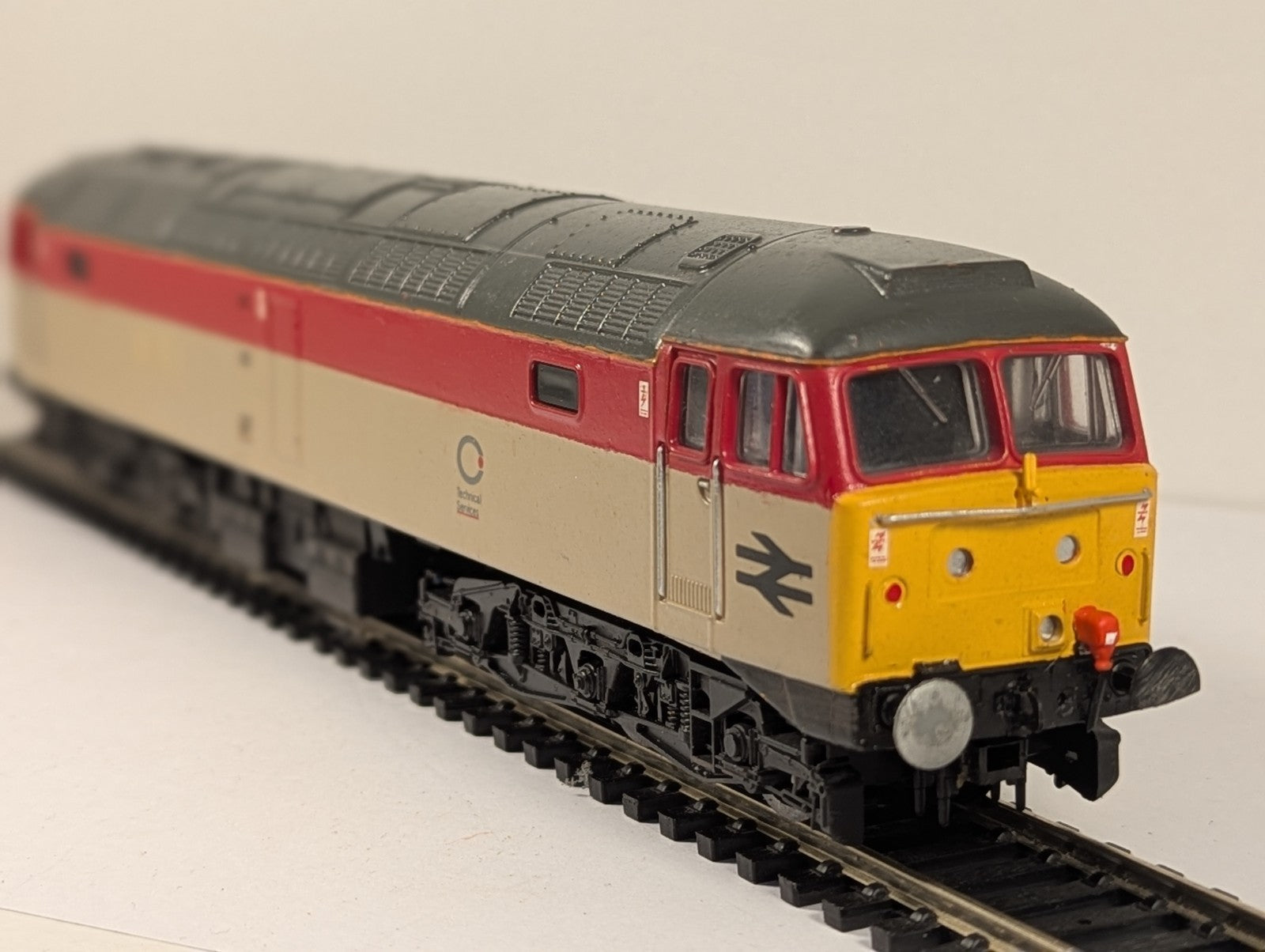 Hornby OO Gauge BR Class 47 Railway Technical Services Red/Grey – Resprayed