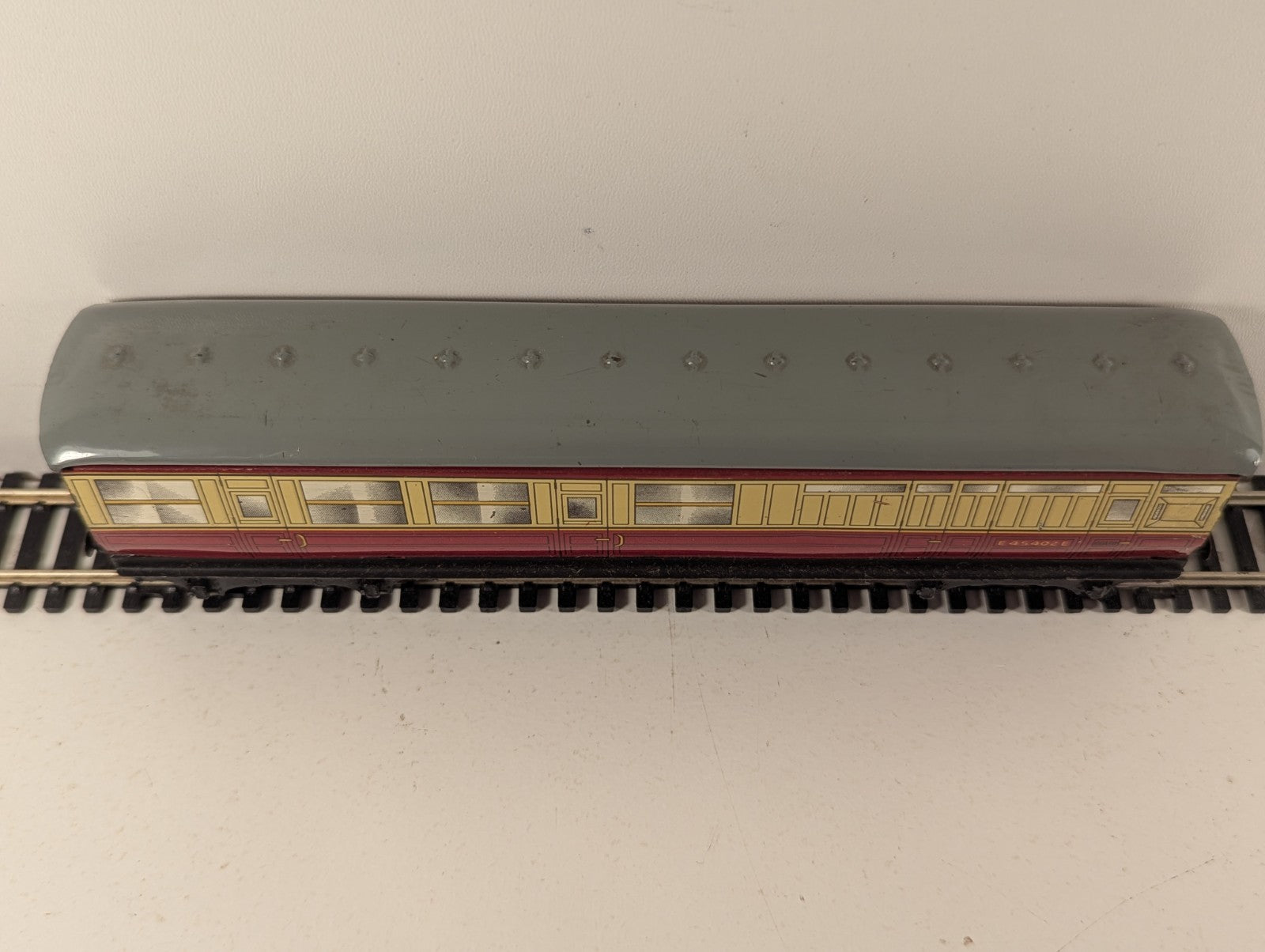 Hornby Dublo D11 E45402E Brake/Third Coach Red & Cream OO Gauge
