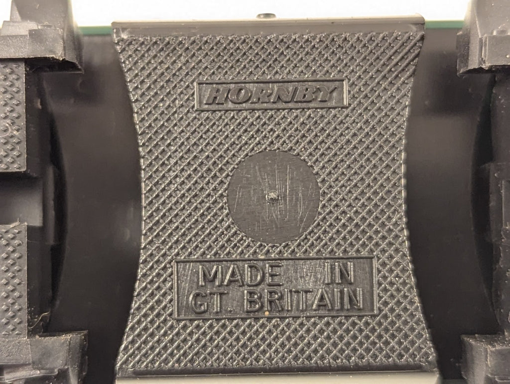 Hornby R072 Class 35 Hymek Locomotive D7063 BR Green