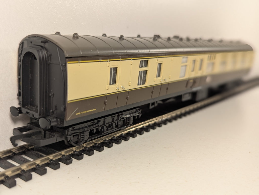 Hornby OO Gauge BR Mk1 Brake Second Corridor (BSK) Passenger Coach