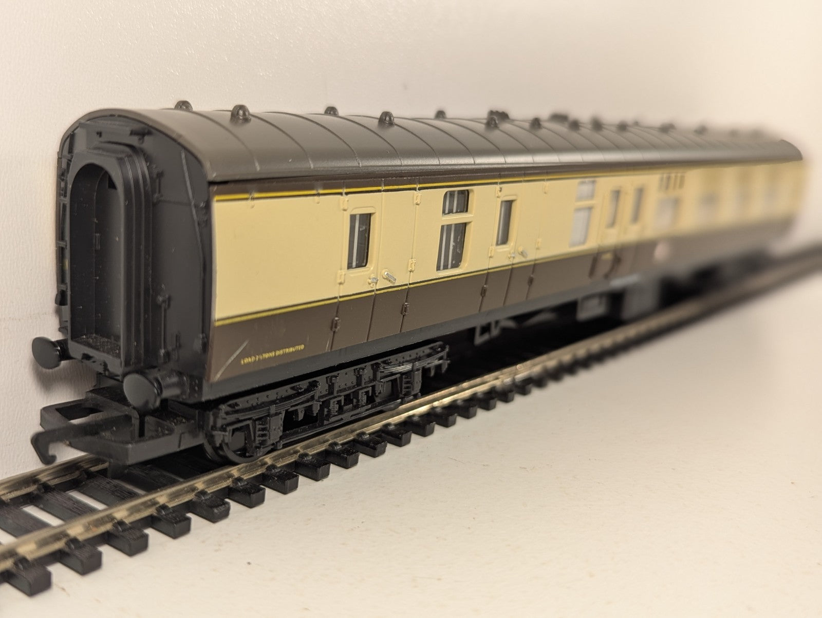 Hornby OO Gauge BR Mk1 Brake Second Corridor (BSK) Passenger Coach
