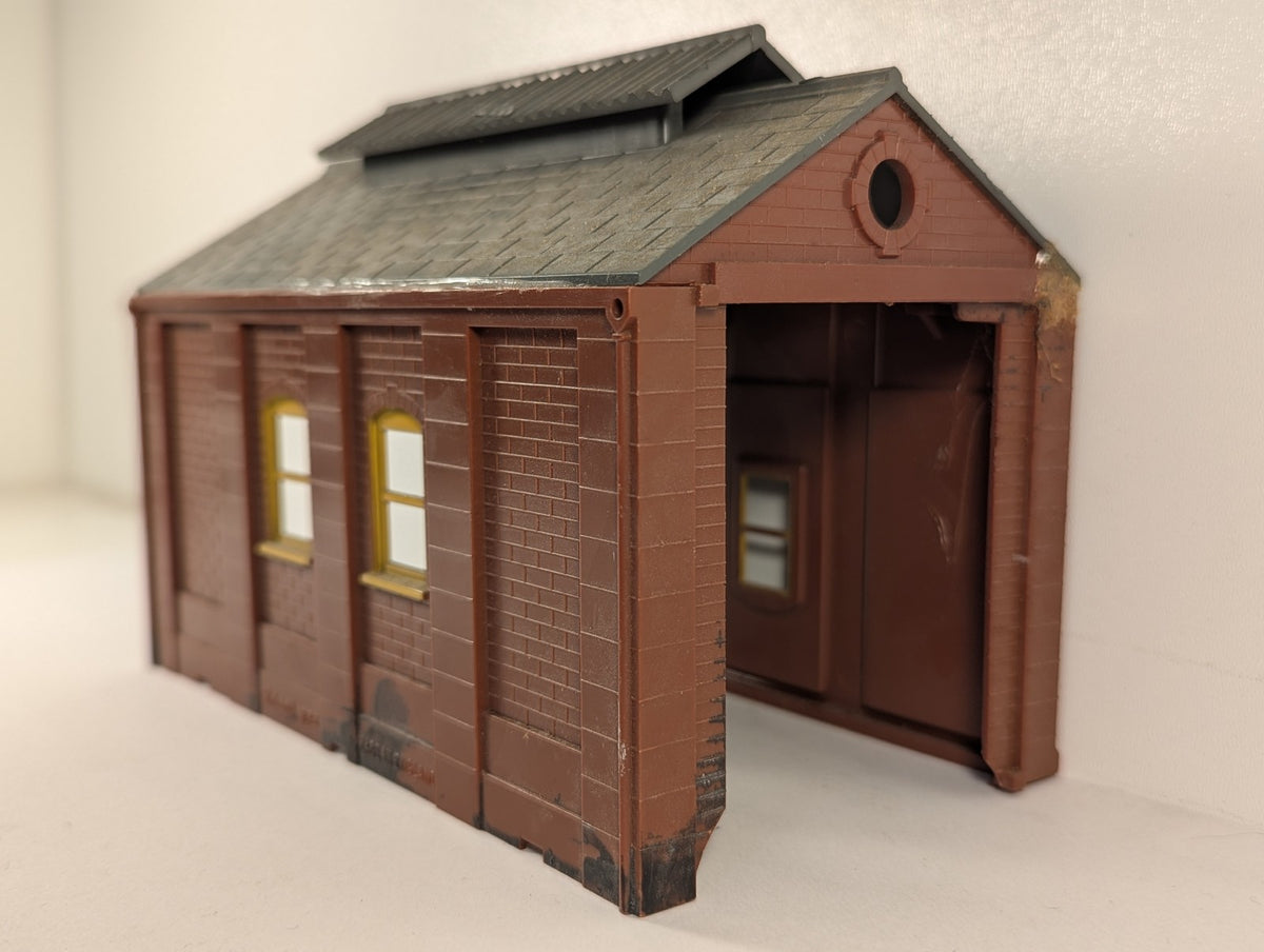 Tri-ang OO Gauge Engine Shed R76
