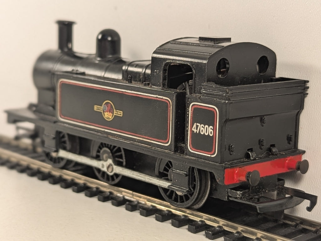 Hornby OO Gauge Class 3F Jinty 0-6-0T Locomotive 47606 BR Black (Early Emblem)