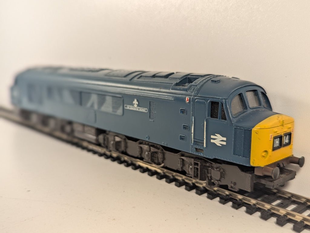 Mainline OO Gauge Class 45 'The Manchester Regiment' Diesel Loco