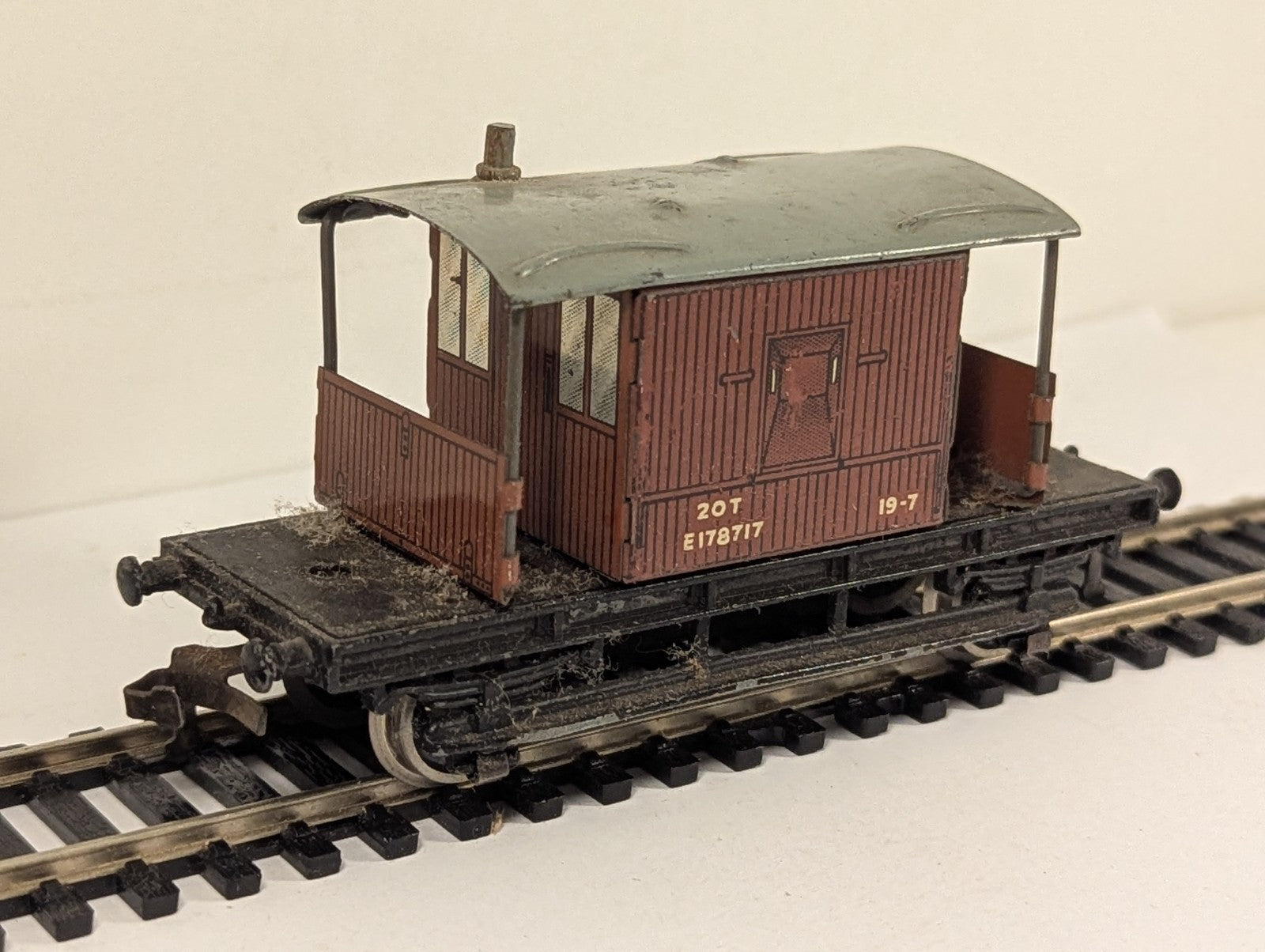 Hornby Dublo Tinplate 20 Ton Goods Brake Van OO Gauge