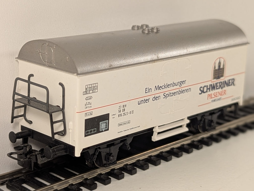 Märklin HO 4418 Schweriner Pilsener Refrigerator Wagon