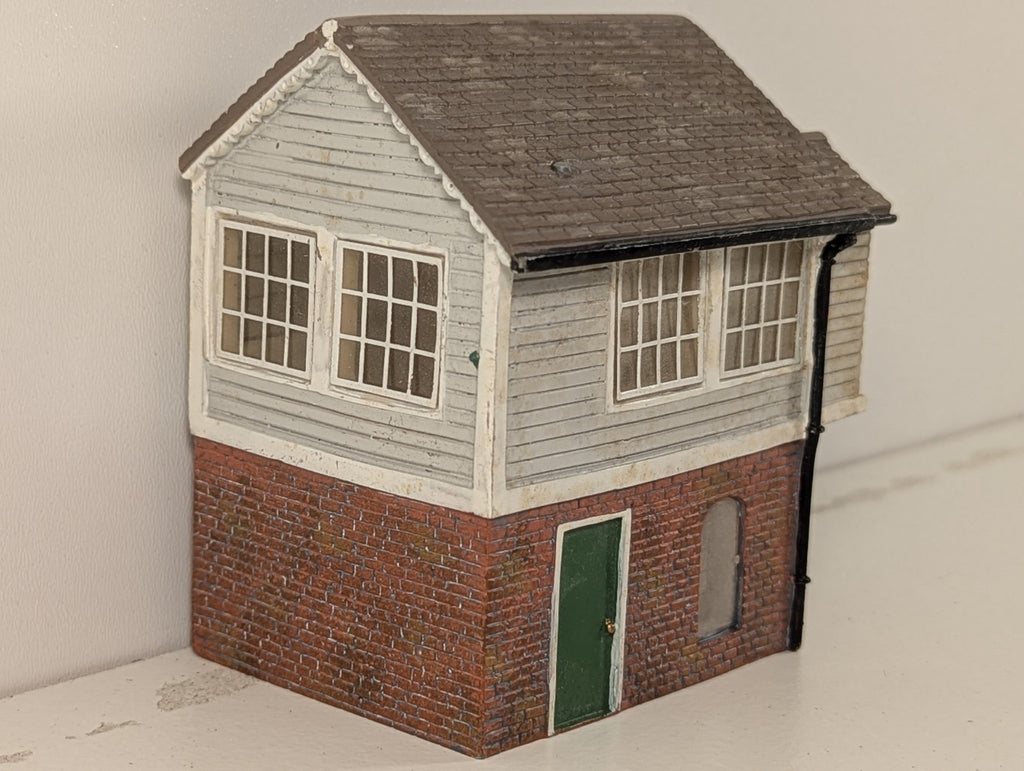 Hornby Skaledale OO Gauge Signal Box – Missing Parts