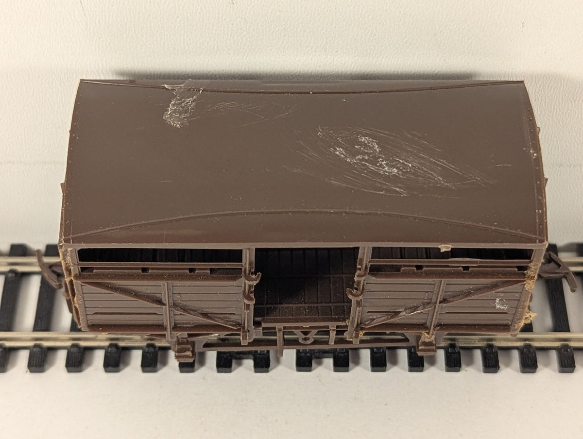 Airfix OO Gauge Cattle Wagon Goods Wagon Brown