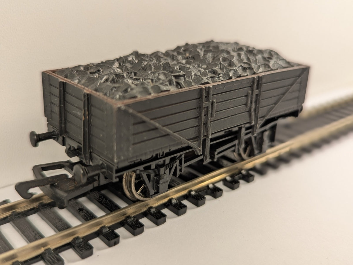 Dapol OO Gauge 7-Plank Open Wagon – Unpainted with Load
