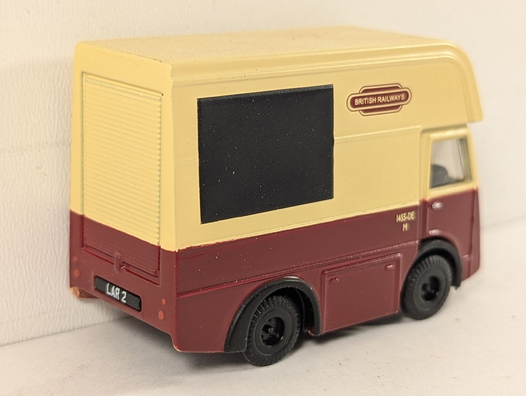 Classix 1:76 Scale / OO Gauge NCB Electric High Top Van Die-cast Model Vehicle